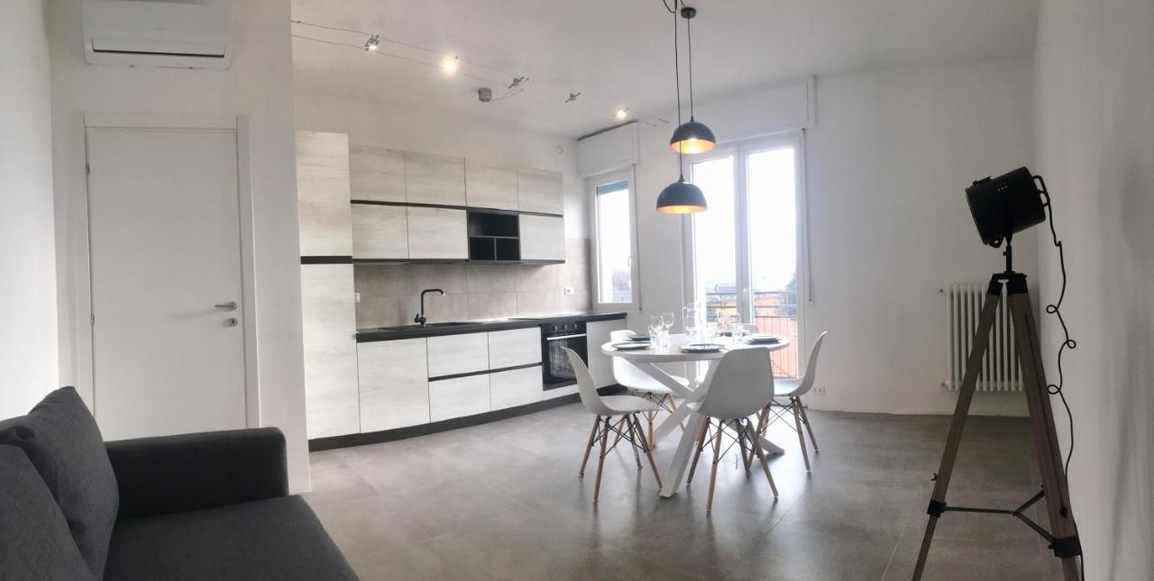 Caseospitali - Casa Lumiere, Bilocale Panoramico E Luminoso - Piano 3 No Ascensore Чернуско сул Навильо Екстериор снимка